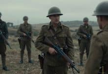 Cena de um jogo de tiro histórico ambientado na campanha de Gallipoli, com soldados britânicos e otomanos em terreno acidentado durante a Primeira Guerra Mundial.